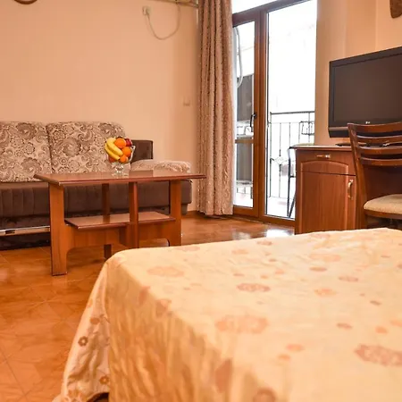 Hotel Lucky 2*