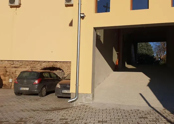 Хотел лъки 2*